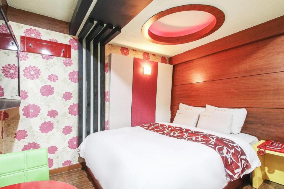 Couple Motel Seul Zewnętrze zdjęcie